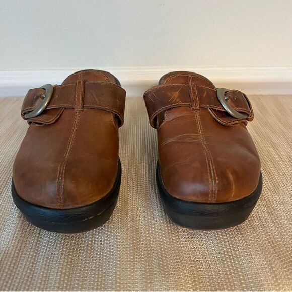 CROCS Cobbler Buckle Clogs Mules Shoes Leather Brown Size 6 - Picture 7 of 15